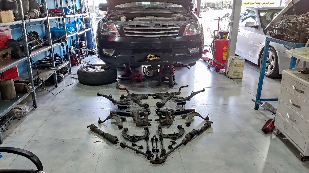 تعمیرگاه تخصصی کیا موهاوی علی توکیو در حال تعمیر جلوبندی و عقب بندی کیا موهاوی